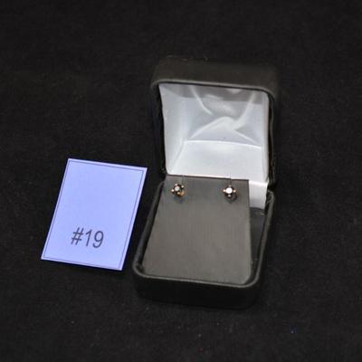 14k Topaz Stud Earrings 1.2g