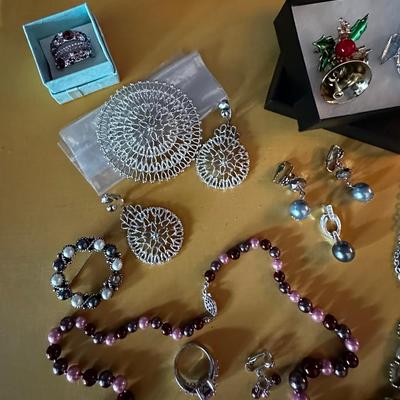 A little bit of EVERYTHING Jewelry!