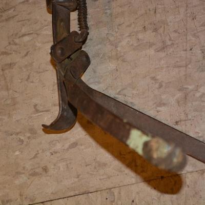 Antique General Store Gripper Tool 52"