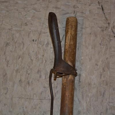 Antique General Store Gripper Tool 52"