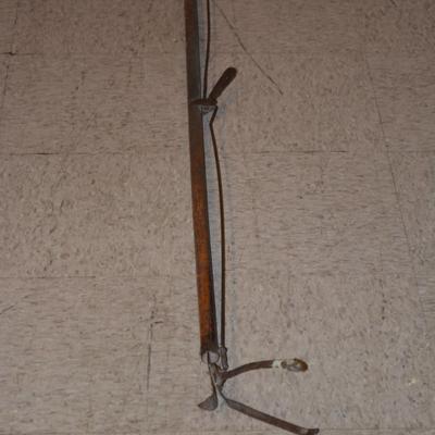 Antique General Store Gripper Tool 52"