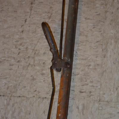 Antique General Store Gripper Tool 52"
