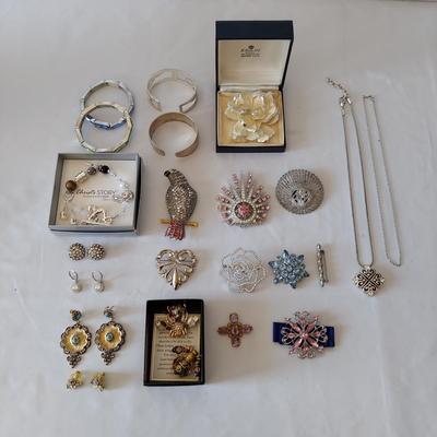 Joan Rivers Brooches and More (PB2-BBL)