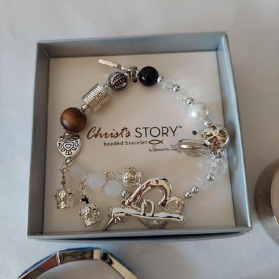 Joan Rivers Brooches and More (PB2-BBL)