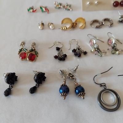 Small Pierced Earrings (PB2-BBL)