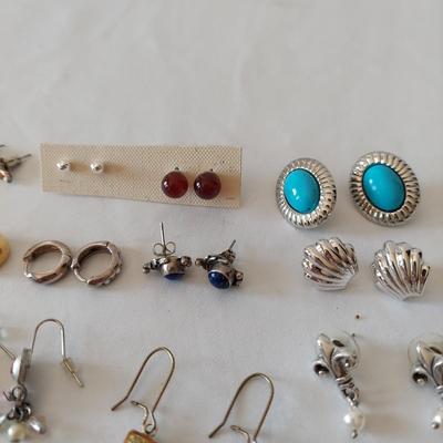 Small Pierced Earrings (PB2-BBL)