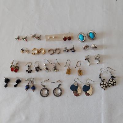 Small Pierced Earrings (PB2-BBL)