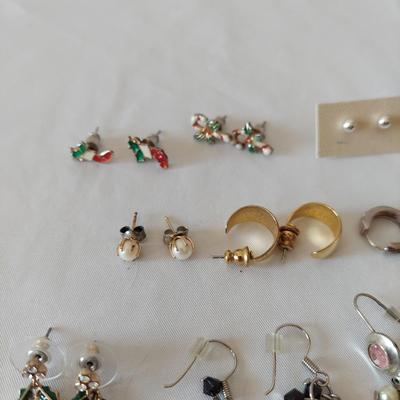 Small Pierced Earrings (PB2-BBL)