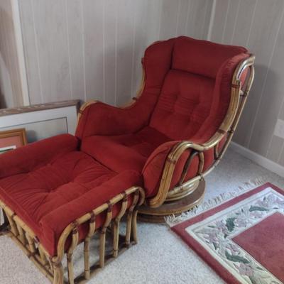 Rattan Swivel Chair with Ottoman