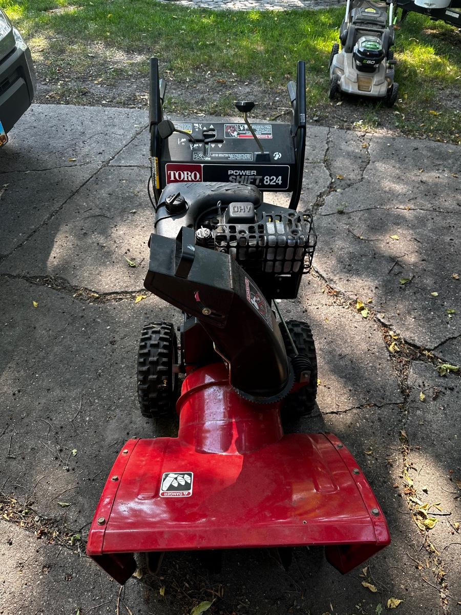 Toro Power shift 824 snowblower