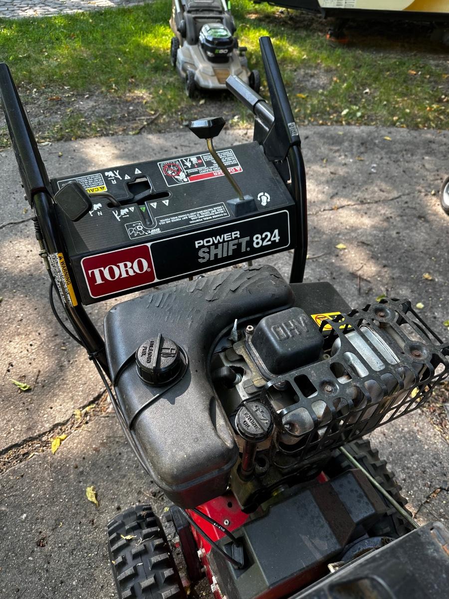 Toro Power shift 824 snowblower