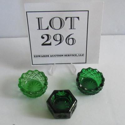 Lot 296: Lot of 3 Green Glass Open Salt Dips