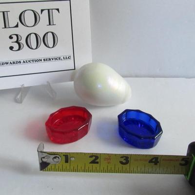 Lot 300:  2 Glass Open Salt Dips and Gibson Glass Egg