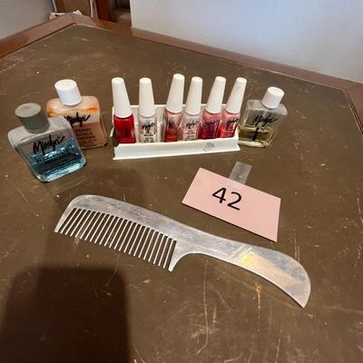 Beauty shop nail polish + more