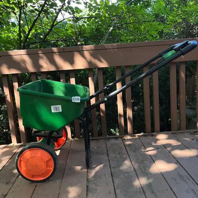 Scotts fertilizer spreader