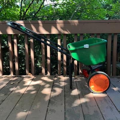 Scotts fertilizer spreader