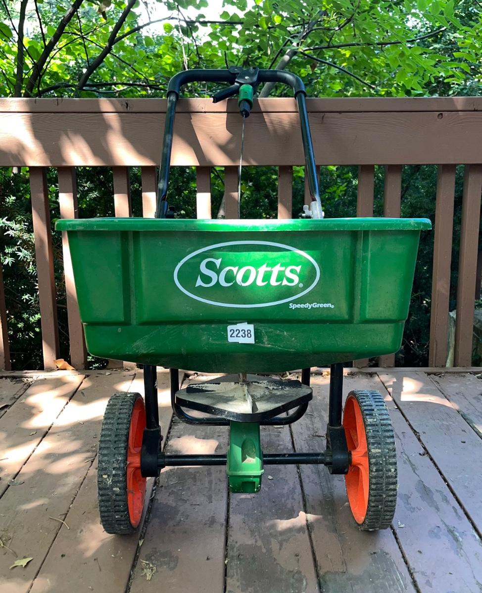 Scotts fertilizer spreader