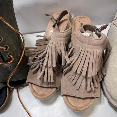 Vintage Size 8 (38) women's shoes 2 Pairs Uggs, Sorrel, Minnetaka, Eastland