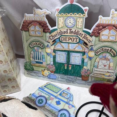 large lot of Collectibles, Precious Moments nativity night light, Cherished teddies, Shadow Box