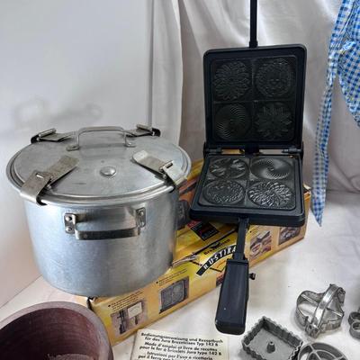 Rustikal decorative cookie press with original box Rosettes, Glassware