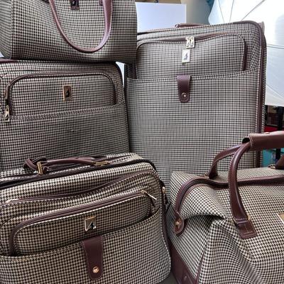 5 piece Vintage London Fog Expandable  Brown Herringbone  Roller Luggage.