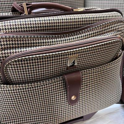 5 piece Vintage London Fog Expandable  Brown Herringbone  Roller Luggage.