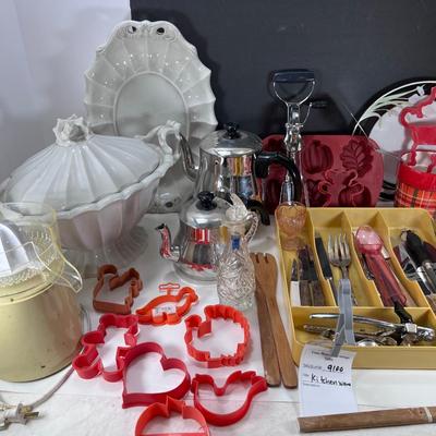 Vintage Kitchenware and ceramic collectibles