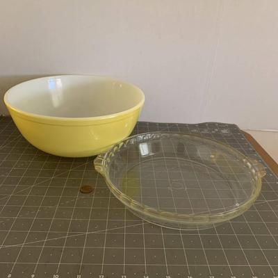 Vintage Yellow Mixing Bowl and Pie Pan