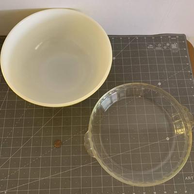 Vintage Yellow Mixing Bowl and Pie Pan