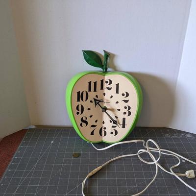Green Apple Clock