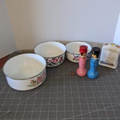 Floral Pots and Tea Holder