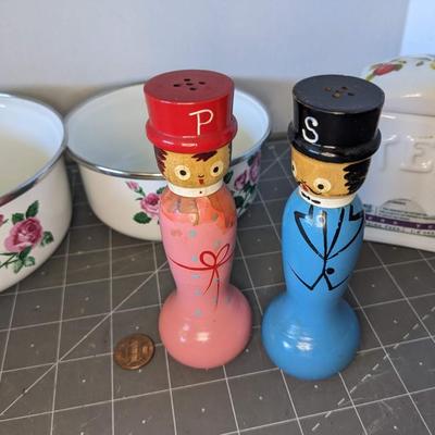 Floral Pots and Tea Holder