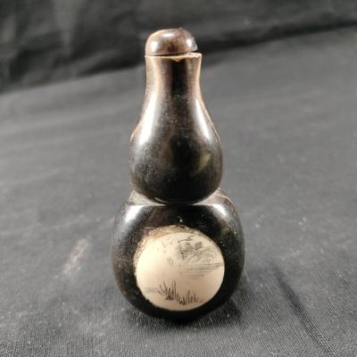 Horn Snuff Bottle with Scrimshaw Inlay
