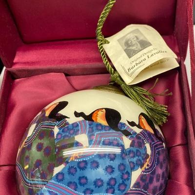 Be â€˜Qwa Art Balls