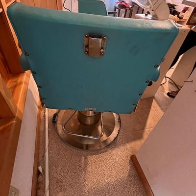 Beauty / barber shop chair