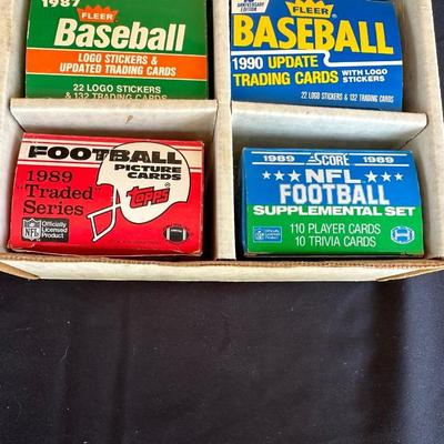 SPORTS TRADING CARDS