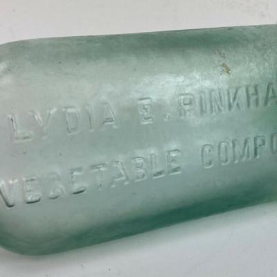  antique LYDIA E. PINKHAM'S VEGETABLE COMPOUND AQUA PATENT MEDICINE BOTTLE
