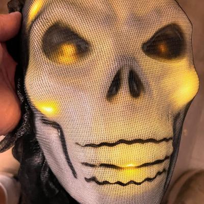 LAUGHING LIGHTED HANGING FLOATING SKULL BLACK GHOST HALLOWEEN DECORATION