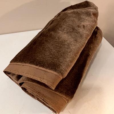 1-1/4 YARDS SYNTHETIC FAKE FUR REMNANT SILKY BROWN GREAT FOR COSTUMES