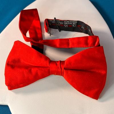 CHRISTIAN DIOR SILK ADJUSTABLE RED BOW TIE