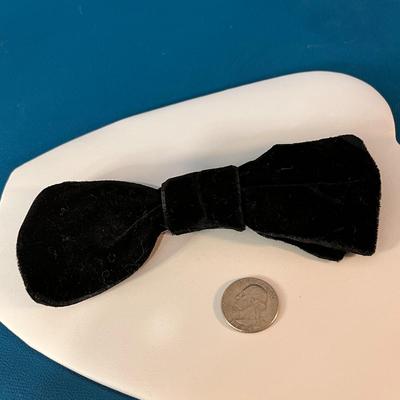 BLACK VELVET HAIR/DRESS BOW