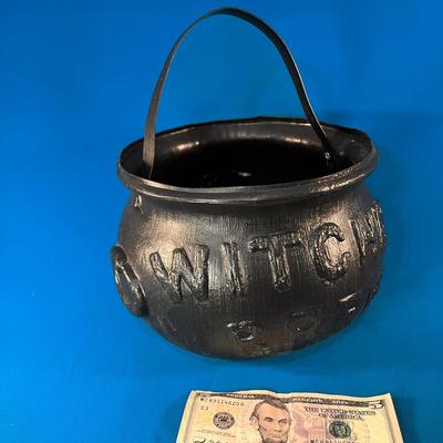 BLACK WITCHâ€™S BREW PLASTIC CANDY BUCKET w/HANDLE