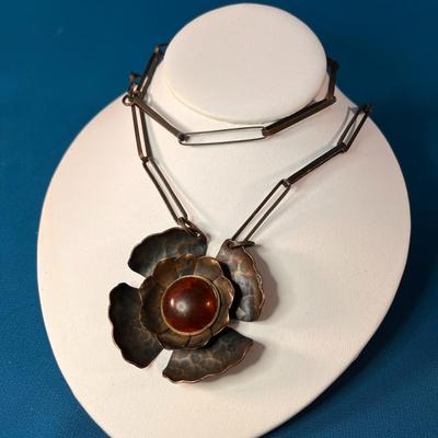 DARK ROSETTE COPPER NECKLACE WITH UNUSUAL LARGE LINK CHAIN