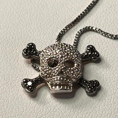 .925 STERLING SPARKLY SKULL AND CROSSBONES NECKLACE 