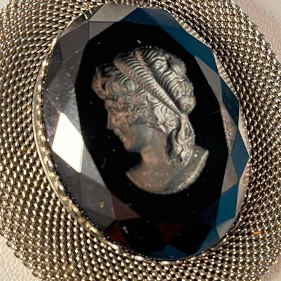 BLACK FACETED CAMEO PENDANT NECKLACE