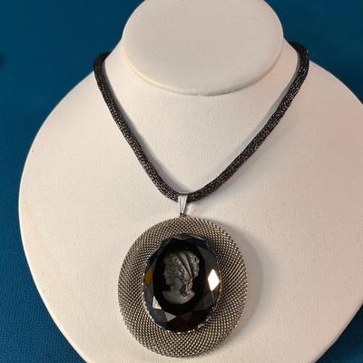 BLACK FACETED CAMEO PENDANT NECKLACE