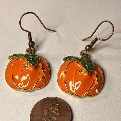 CUTE ENAMELED PUMPKIN PIERCED EARRINGS