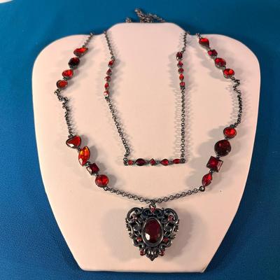 BLOOD RED DARK SILVER TONE OPEN WORK PENDANT 2 STRAND NECKLACE