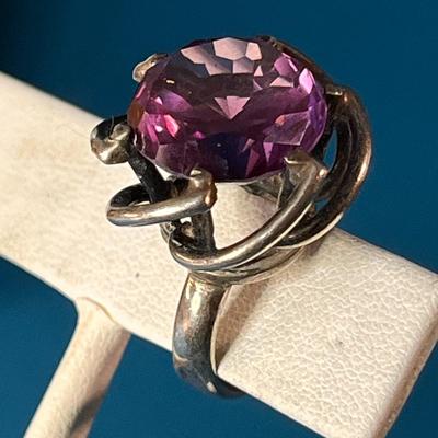 MYSTICAL FACETED GLASS STONE IN SWIRLED SILVER SETTING RING