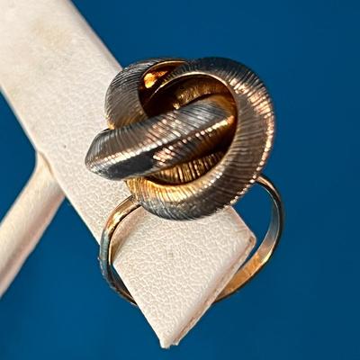 1/20 12KT GF RIBBED SWIRLED KNOT RING